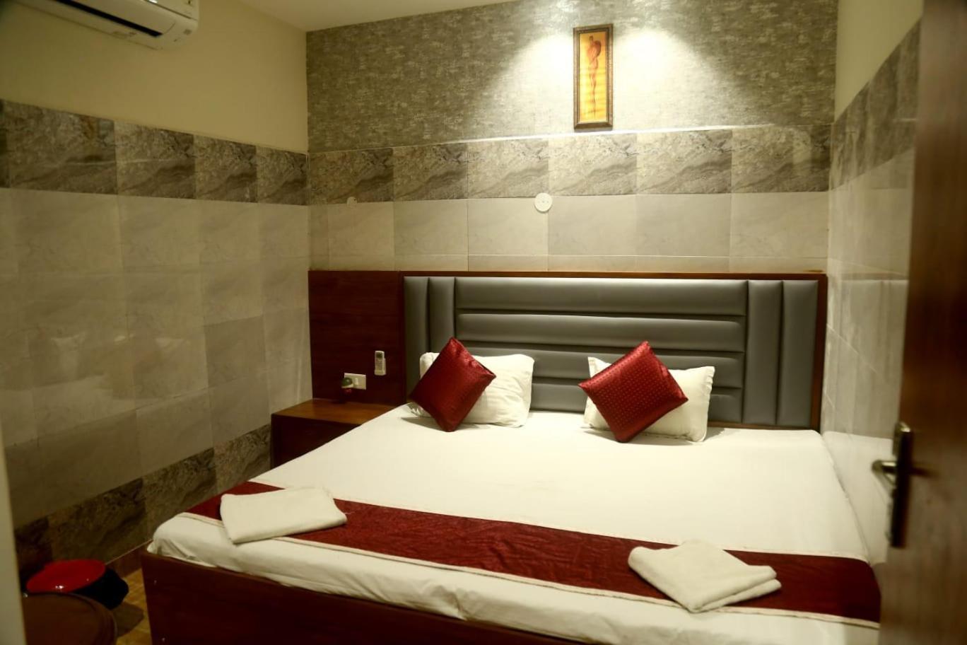 Pyrenees Homestay Agra  Exterior foto