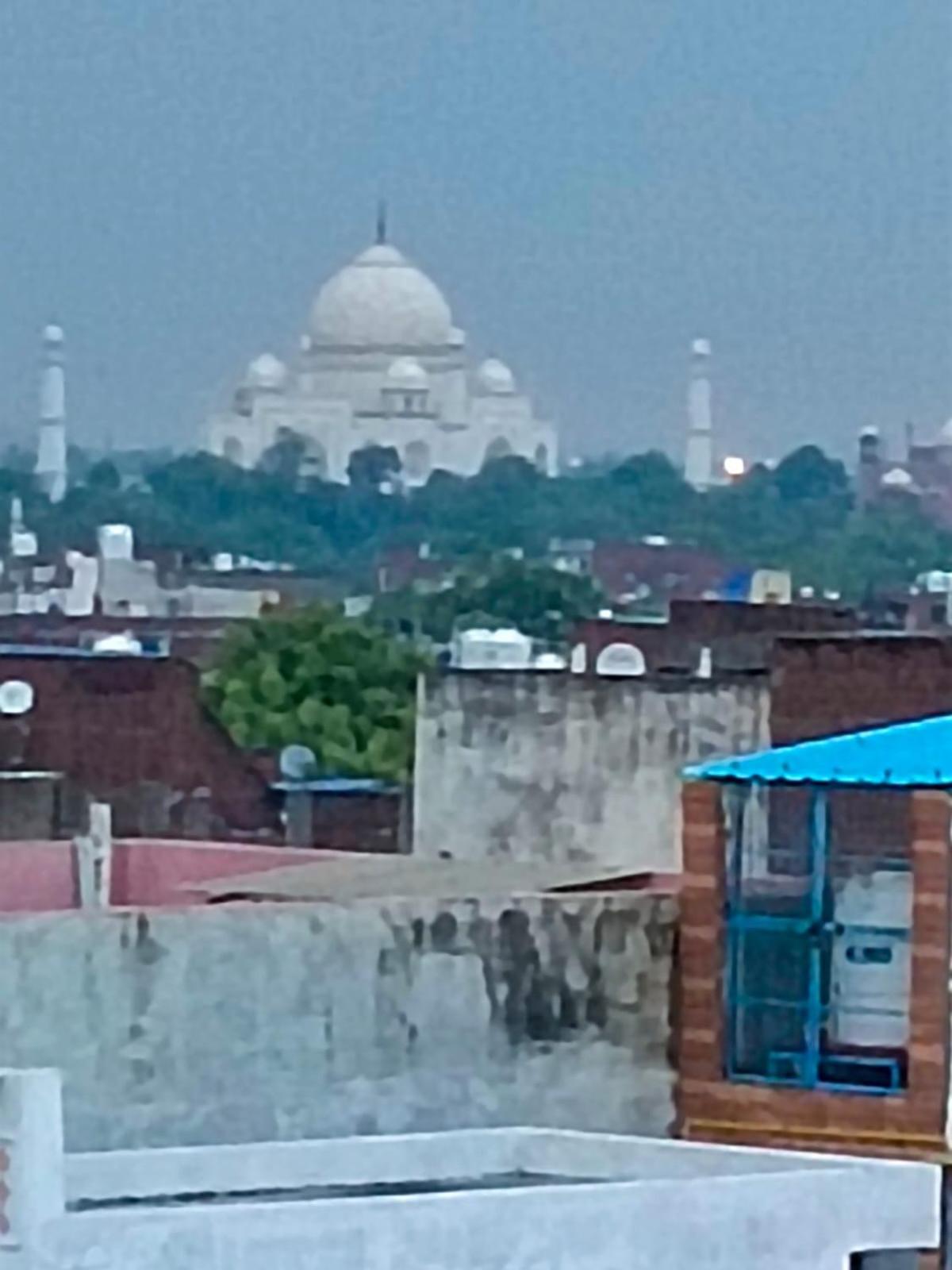 Pyrenees Homestay Agra  Exterior foto