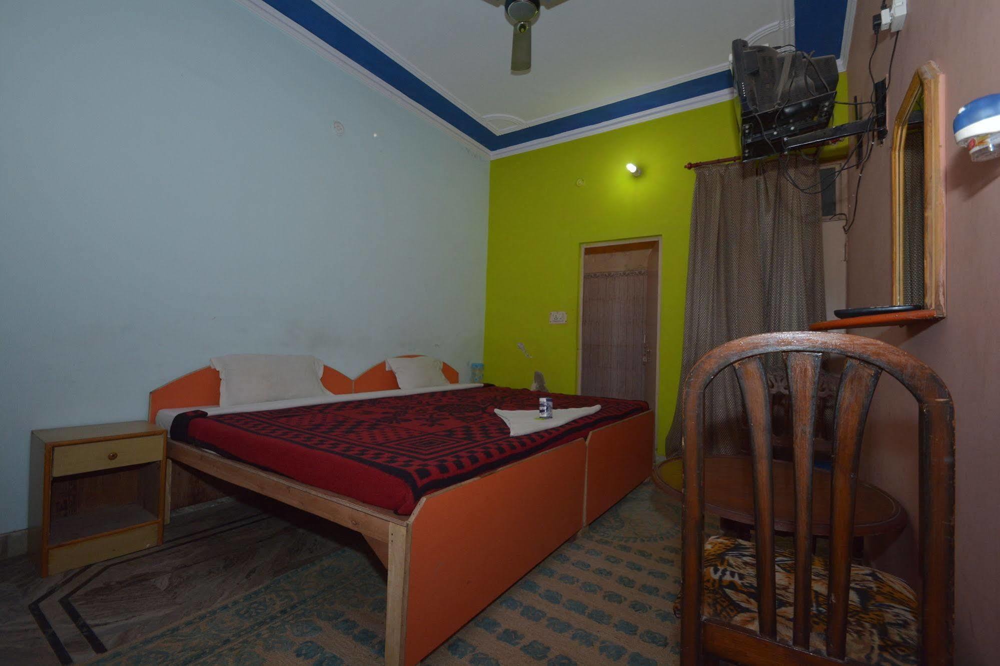Pyrenees Homestay Agra  Exterior foto