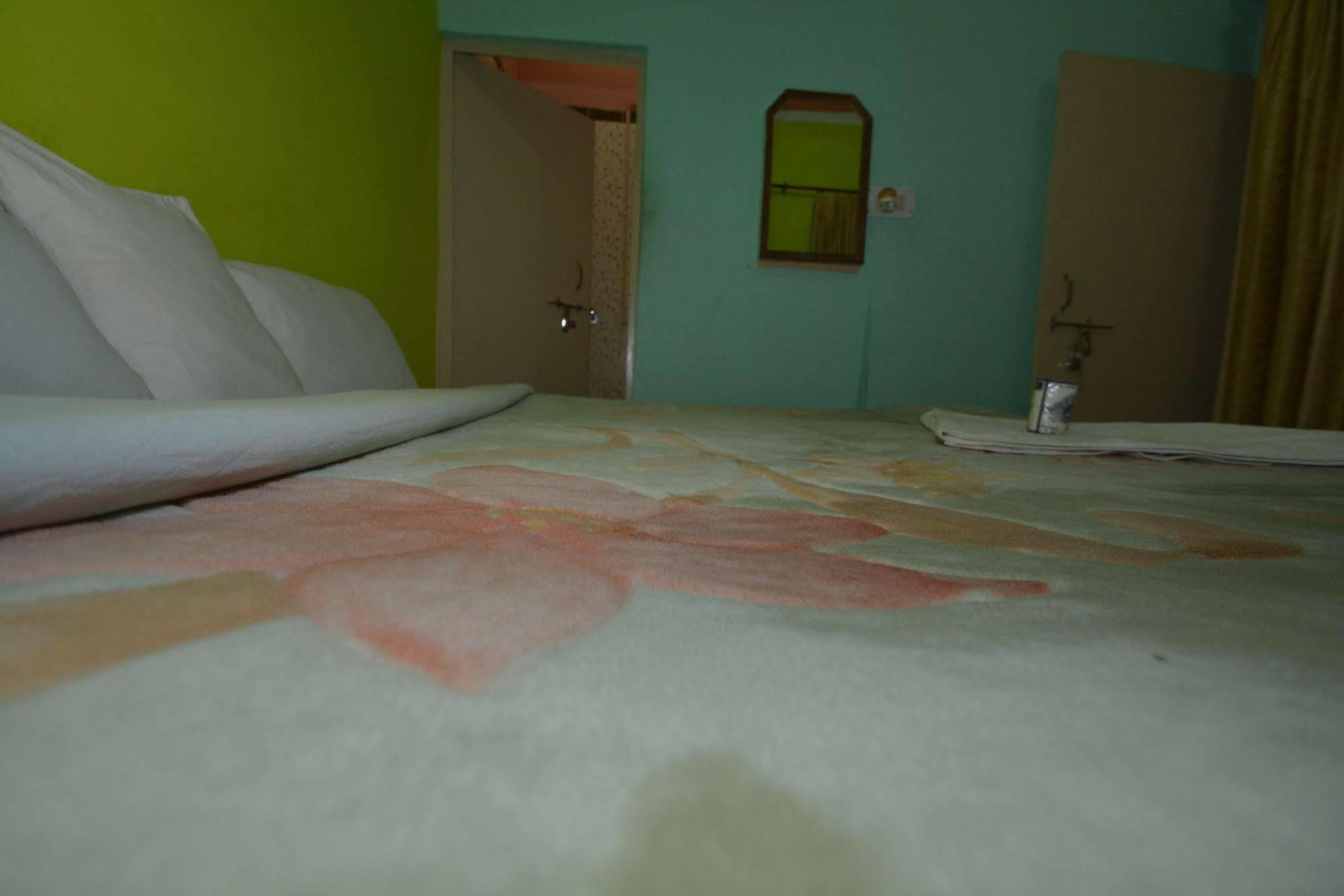 Pyrenees Homestay Agra  Exterior foto
